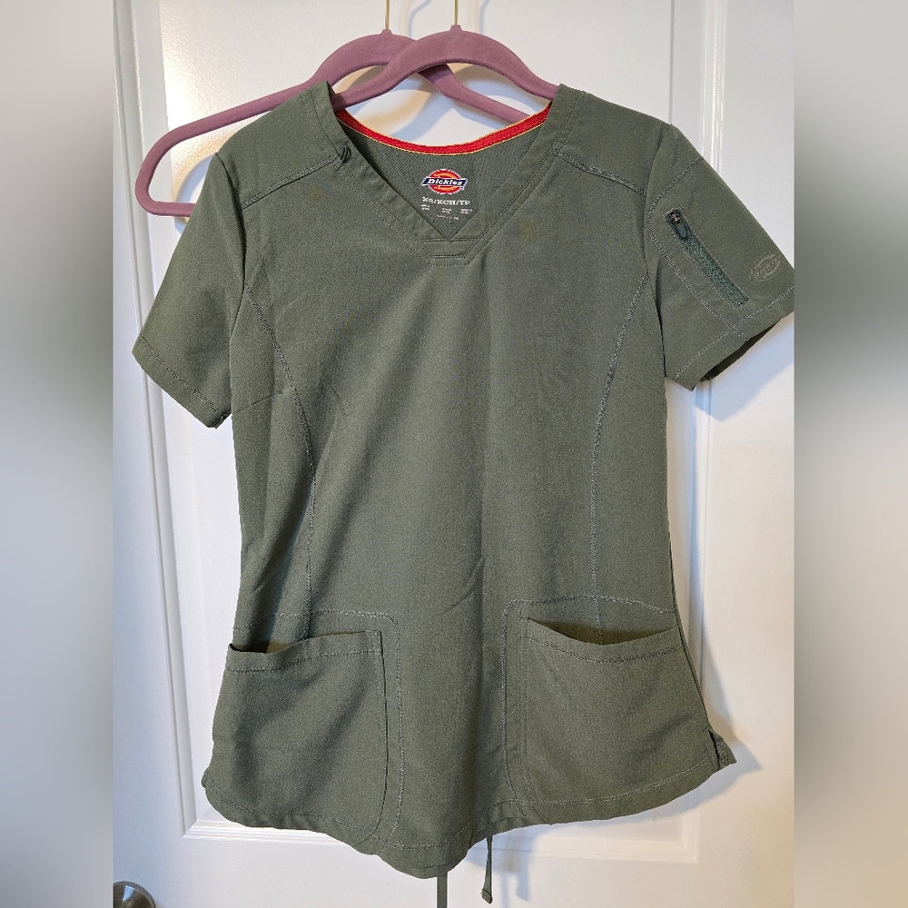 Dickies Dynamix Olive Green Scrub Set